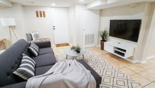 1BR Trendy Basement Apt with Laundry & Parking - Central Trendy - Foto 4