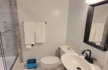 Modern 1 block from Metro subway Minutes to Capital, Museums and National Mall - Foto 13