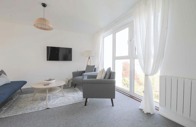 2 Bed Apartment Overlooking Water - Foto 24