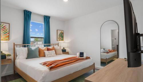 Colorful vibrant Oasis Sleeps 10, 10min to Disney - Photo 4, towels