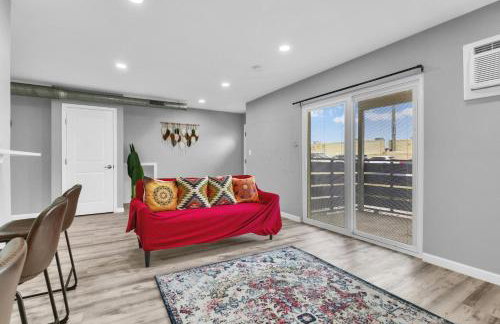 Spacious 2BR Condo close to Restaurants and Nightlife with WiFi - Foto 16