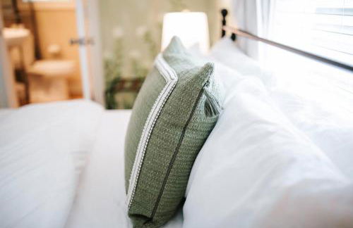 Cozy Cottage - Walk to Campus, Stadium, Downtown - Foto 27