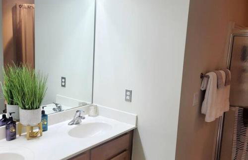 Modern & Luxurious 3 Bdrm 2.5 Bath Townhome - Foto 46