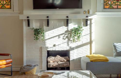 Tower Grove Park 4BR Home with Garage ABODEbucks - Photo 7