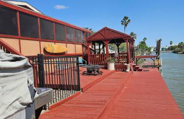 Huge 3k SQ FT Waterfront Home - Photo 1