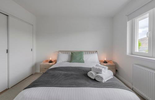 Heathercroft House-Modern 3 bedroom house with stunning views - Photo 14