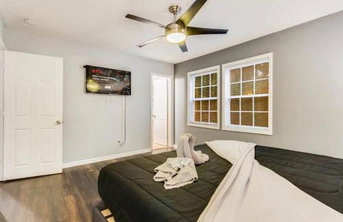 Spacious 5BR Retreat Sleeps 12,Large Deck - Foto 10