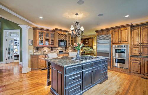 Secluded Acworth Mansion with Pool and Game Room! - Foto 8