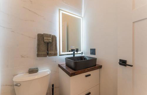 Artisan Oasis-hot Tub Fire Pit 8bd Whole House - Photo 20