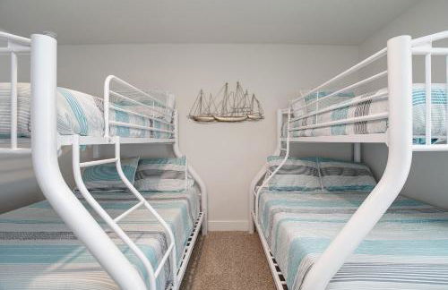 Mins to the Beach/King Beds/Arcade-Snowbird Deals! - Foto 26