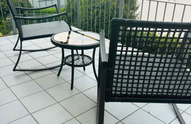 Lakefront View Entire Apartment with 2 bedrooms, 2 full bathrooms & Balcony Waterview - Foto 59