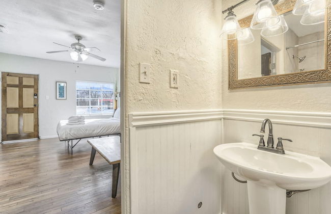 1BD Suite Trails & Garden of the Gods Dogs Welcome! - Photo 11