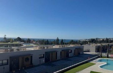 Spacious Beach House in Malaga-Cala de Mijas, amazing see view, 3 bedroom, garden & Common Pool - Photo 2