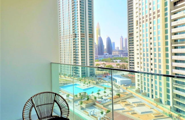Luxurious Downtown Views With Dubai Mall Access - Photo 1