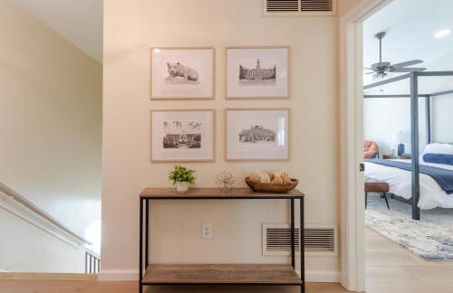 Large Luxury Home with Media Room and Game Room - 10 mins to Campus & Stadium - Foto 35