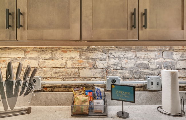 RESTAURANT on site. Walk to everything by RedAwning - Foto 20