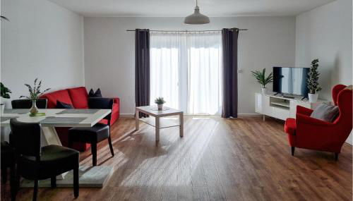 Pet Friendly Apartment - Photo 5