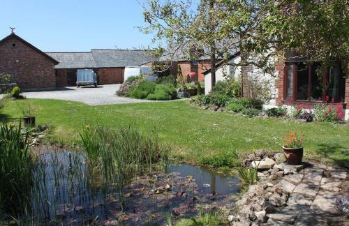 Beautiful Barn Conversion, 3 Bed, hot tub, sauna, gym, enclosed garden - Photo 2