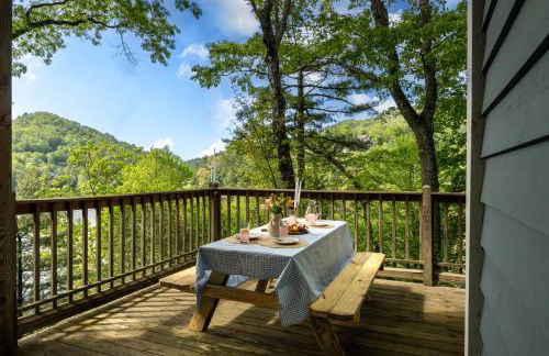 Stunning 4BR Retreat, Deck, Ping Pong, Near Marina - Foto 47