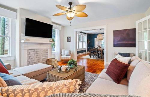 Roberson House Private Pool Walk to DT Sleeps 12 - Foto 3