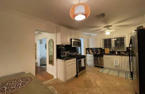 Hot tub, tiki bar, outdoor shower, near Intercoastal Waterway! - Foto 15