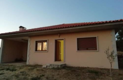 Casa da Fonte em Prada, Vinhais - Foto 1