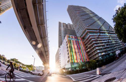 Spacious and bright in the heart of Brickell - Foto 43