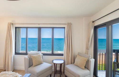 Luxury direct oceanfront corner with a large private balcony, heated pool and garage - Photo 11