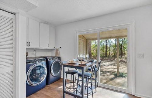 Chic & Modern 2BD Near CAE - Foto 18