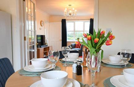 Bright 3BR House Ideal for Families & Groups - Foto 14