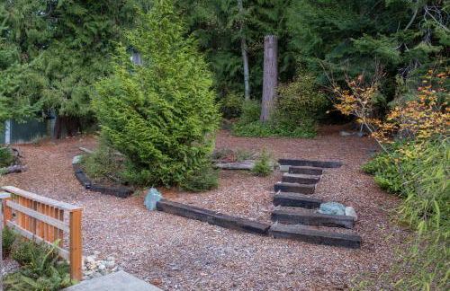 Water Views, Walk to Beach! New Hot Tub! - Foto 46