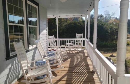 Restored 1900s Historic Home - Jonesboro, VA - Foto 3