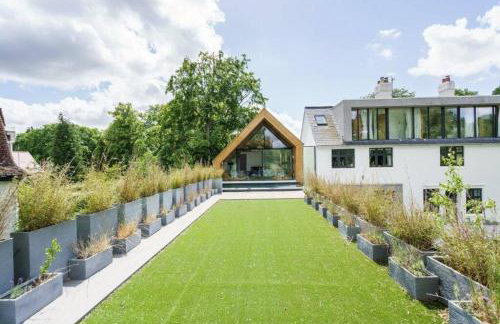 Luxury 8 bedroom home with leisure wing - Foto 23