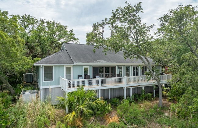 Stunning Marsh & Water Views in This Completely Renovated Three Bedroom Home - Foto 1