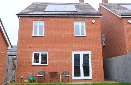 Spacious 4 Bedroom Home with Garden in Bedford - Foto 29