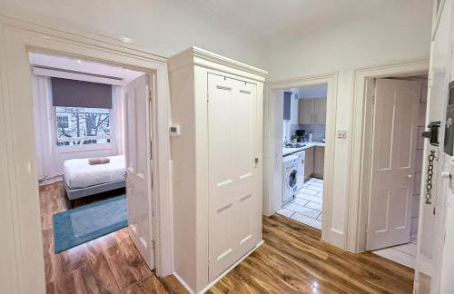 Stylish 2-Bedroom Apartment in Maida Vale near Little Venice & Paddington by NourNest Apartments - Foto 27