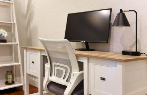 HostWise Stays - The Carnegie - Sauna, 1 Block from Butler St, Family Friendly - Foto 15