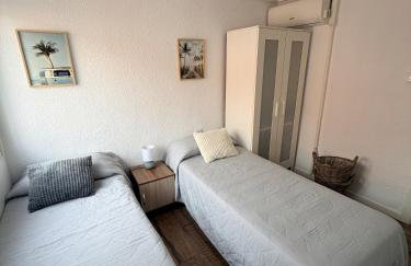 Apartamento con terraza y parking en primera línea - Foto 21