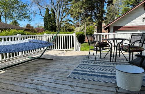 King Bed, Stocked Kitchen, Easy Driveway Parking, 2mi to Downtown & Coliseum - Foto 20