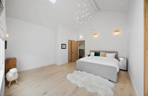 New Listing Hillside Villa by Colby & Conrad - Foto 17