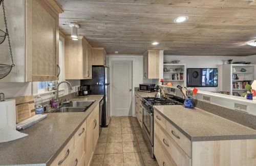 Peaceful Cottage with Grill and Yard in Grass Valley! - Photo 10