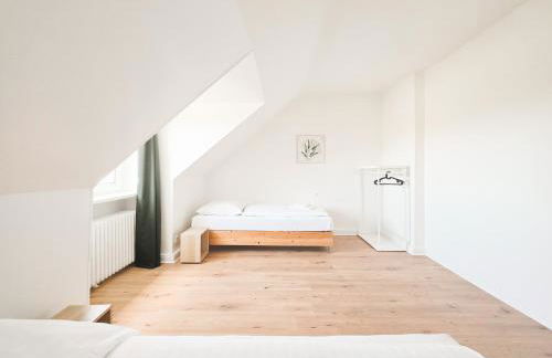 Tolstov Apartments - 3 Room Attic Apartment - Kitchen - 5 min to Messe DUS - Foto 8