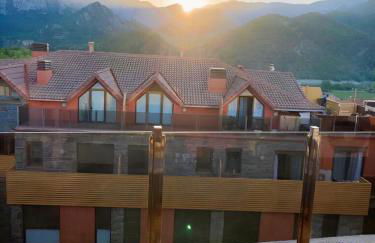 Apartament dúplex amb vistes al Pirineu català - Photo 1
