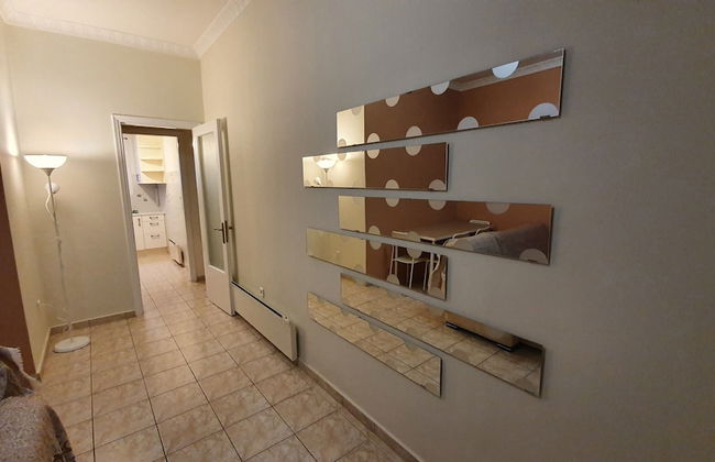 K1-George Apt. by the Sea and Airport - Photo 13