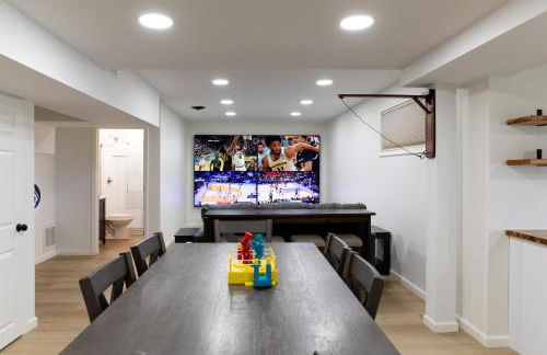 Large Luxury Home with Media Room and Game Room - 10 mins to Campus & Stadium - Foto 5