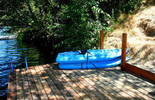 Lily Pad - Hot Tub! Private Dock! BBQ! Game Room! Walk to Town!! Fast WiFi!! Dog Friendly! - Foto 8