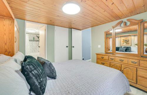 1 Mi to Otsego Lake Pet Friendly Family Home - Foto 13