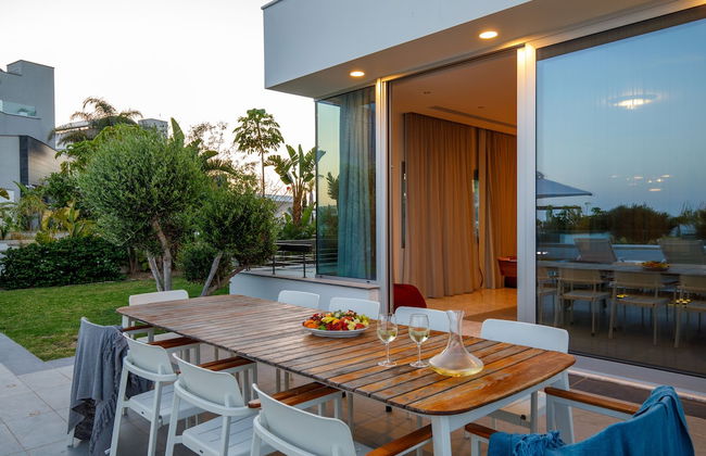 Tranquility Beachfront Villa - Photo 69