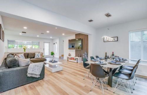 Friendly Fox Luxury Pool & Spa - Near DT & Beach home - Foto 12