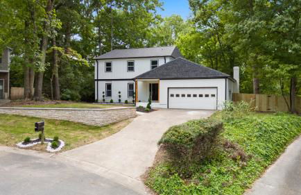 Modern 4 Bed in Quail Hollow - Foto 1